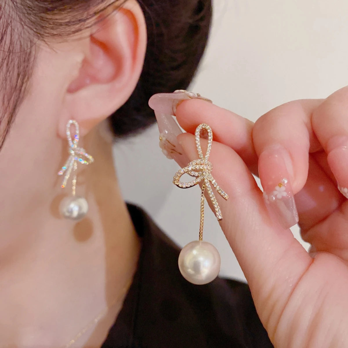 2 fashionable and gorgeous women's long diamond inlaid pearl geometric earrings, party and dinner party accessories